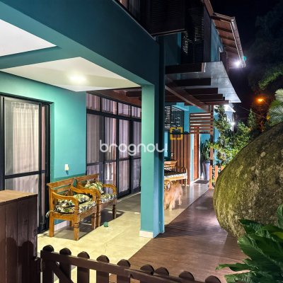 Casa com 224m², 3 quartos (sendo 1 suíte), 2 garagens, no bairro Cachoeira do Bom Jesus em Florianópolis