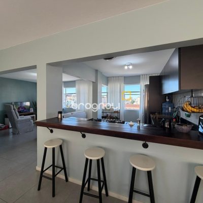 Apartamento com 143m², 3 quartos (sendo 1 suíte), 1 garagem, no bairro Coqueiros em Florianópolis