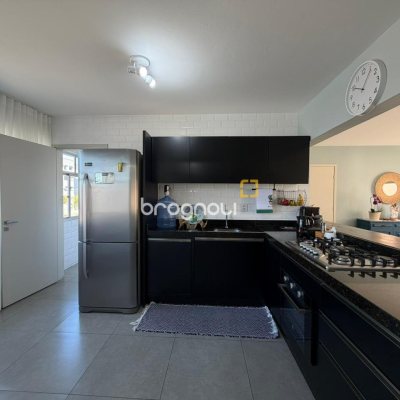 Apartamento com 143m², 3 quartos (sendo 1 suíte), 1 garagem, no bairro Coqueiros em Florianópolis