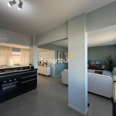 Apartamento com 143m², 3 quartos (sendo 1 suíte), 1 garagem, no bairro Coqueiros em Florianópolis