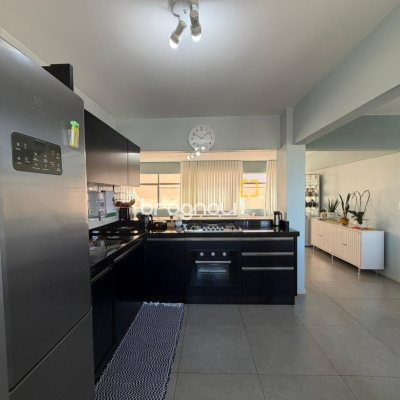 Apartamento com 143m², 3 quartos (sendo 1 suíte), 1 garagem, no bairro Coqueiros em Florianópolis