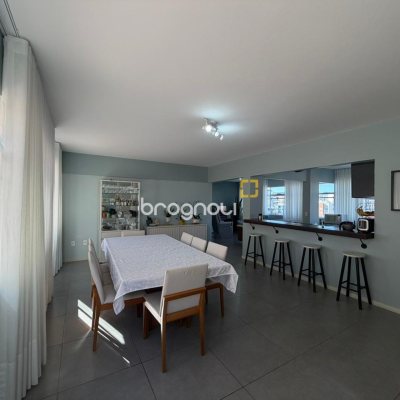 Apartamento com 143m², 3 quartos (sendo 1 suíte), 1 garagem, no bairro Coqueiros em Florianópolis