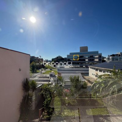 Apartamento com 143m², 3 quartos (sendo 1 suíte), 1 garagem, no bairro Coqueiros em Florianópolis