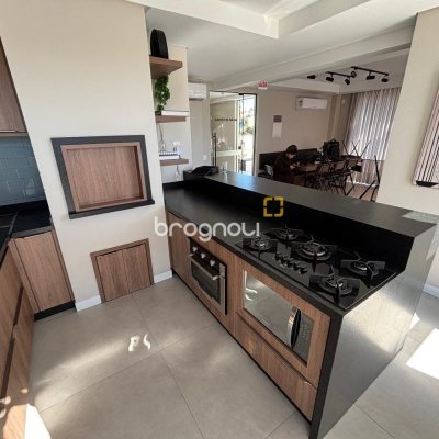 Apartamento com 61m², 2 quartos (sendo 1 suíte), 2 garagens, no bairro Carvoeira em Florianópolis