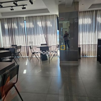 Apartamento com 61m², 2 quartos (sendo 1 suíte), 2 garagens, no bairro Carvoeira em Florianópolis