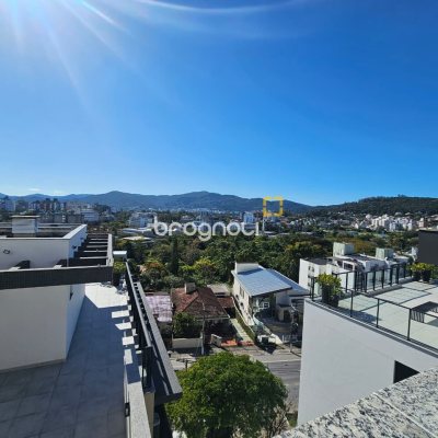 Apartamento com 61m², 2 quartos (sendo 1 suíte), 2 garagens, no bairro Carvoeira em Florianópolis
