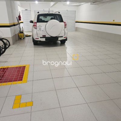 Apartamento com 61m², 2 quartos (sendo 1 suíte), 2 garagens, no bairro Carvoeira em Florianópolis