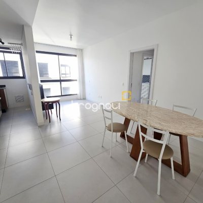 Apartamento com 61m², 2 quartos (sendo 1 suíte), 2 garagens, no bairro Carvoeira em Florianópolis