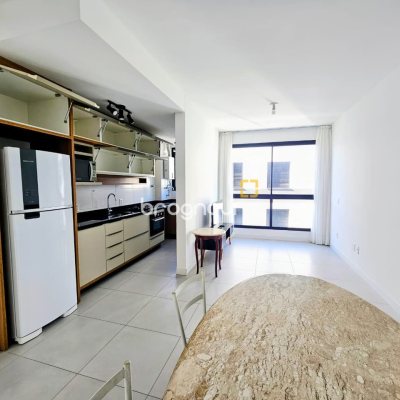 Apartamento com 61m², 2 quartos (sendo 1 suíte), 2 garagens, no bairro Carvoeira em Florianópolis