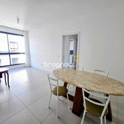 Apartamento com 61m², 2 quartos (sendo 1 suíte), 2 garagens, no bairro Carvoeira em Florianópolis