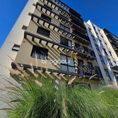 Apartamento com 61m², 2 quartos (sendo 1 suíte), 2 garagens, no bairro Carvoeira em Florianópolis