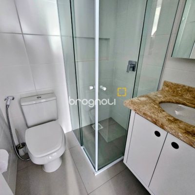 Apartamento com 61m², 2 quartos (sendo 1 suíte), 2 garagens, no bairro Carvoeira em Florianópolis