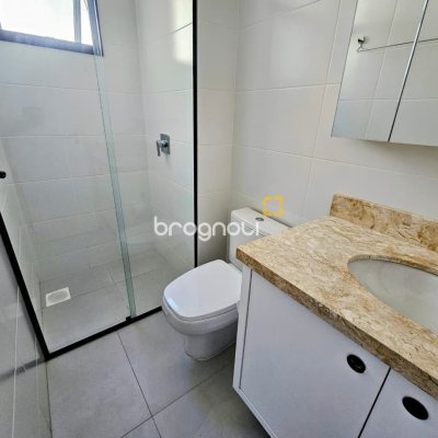 Apartamento com 61m², 2 quartos (sendo 1 suíte), 2 garagens, no bairro Carvoeira em Florianópolis