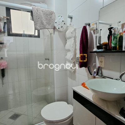 Apartamento com 69m², 2 quartos (sendo 1 suíte), 1 garagem, no bairro Coloninha em Florianópolis