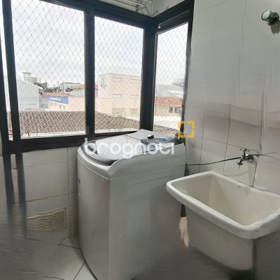 Apartamento com 69m², 2 quartos (sendo 1 suíte), 1 garagem, no bairro Coloninha em Florianópolis