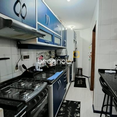 Apartamento com 69m², 2 quartos (sendo 1 suíte), 1 garagem, no bairro Coloninha em Florianópolis