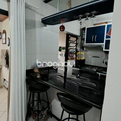Apartamento com 69m², 2 quartos (sendo 1 suíte), 1 garagem, no bairro Coloninha em Florianópolis