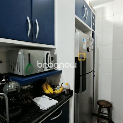 Apartamento com 69m², 2 quartos (sendo 1 suíte), 1 garagem, no bairro Coloninha em Florianópolis