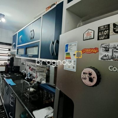 Apartamento com 69m², 2 quartos (sendo 1 suíte), 1 garagem, no bairro Coloninha em Florianópolis