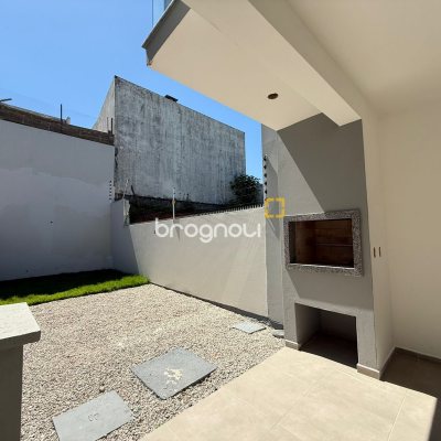 Casa com 79m², 2 quartos (sendo 2 suítes), 2 garagens, no bairro Areias em São José