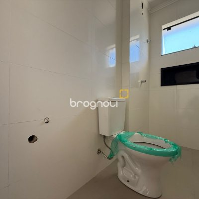 Casa com 79m², 2 quartos (sendo 2 suítes), 2 garagens, no bairro Areias em São José