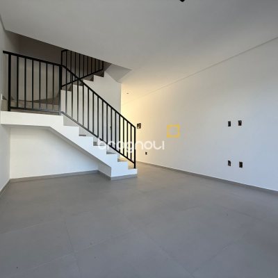 Casa com 79m², 2 quartos (sendo 2 suítes), 2 garagens, no bairro Areias em São José