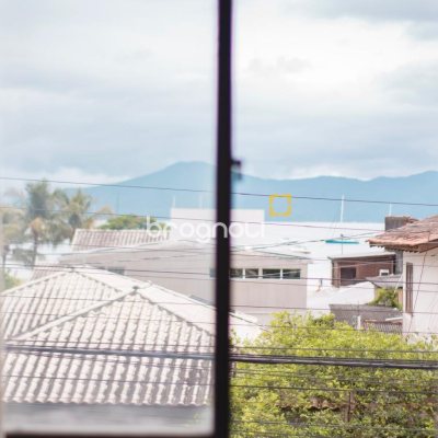Apartamento com 55m², 2 quartos (sendo 1 suíte), 1 garagem, no bairro Jurerê em Florianópolis