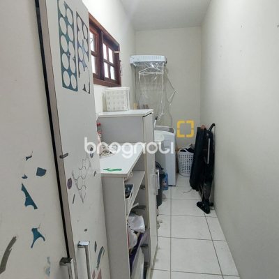 Casa com 62m², 2 quartos, 3 garagens, no bairro Campeche em Florianópolis