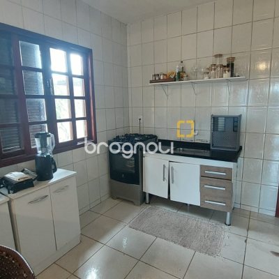 Casa com 62m², 2 quartos, 3 garagens, no bairro Campeche em Florianópolis