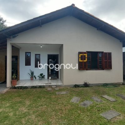 Casa com 62m², 2 quartos, 3 garagens, no bairro Campeche em Florianópolis