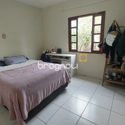 Casa com 62m², 2 quartos, 3 garagens, no bairro Campeche em Florianópolis