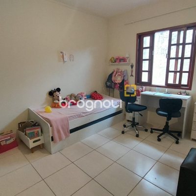 Casa com 62m², 2 quartos, 3 garagens, no bairro Campeche em Florianópolis