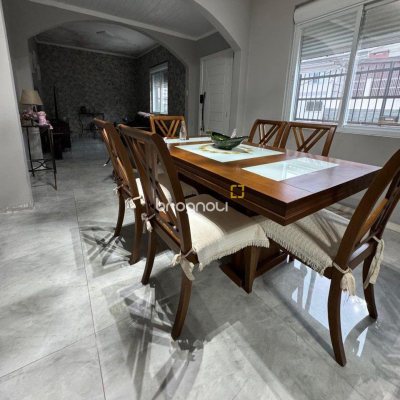 Casa com 142m², 5 quartos (sendo 2 suítes), 1 garagem, no bairro Coloninha em Florianópolis