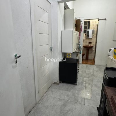 Casa com 142m², 5 quartos (sendo 2 suítes), 1 garagem, no bairro Coloninha em Florianópolis