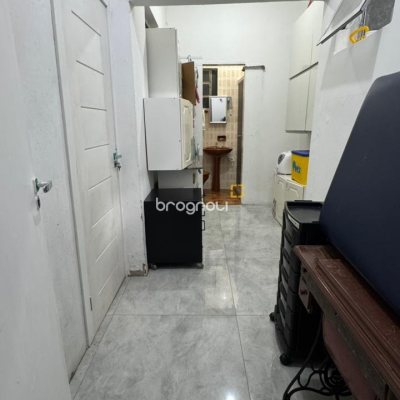 Casa com 142m², 5 quartos (sendo 2 suítes), 1 garagem, no bairro Coloninha em Florianópolis