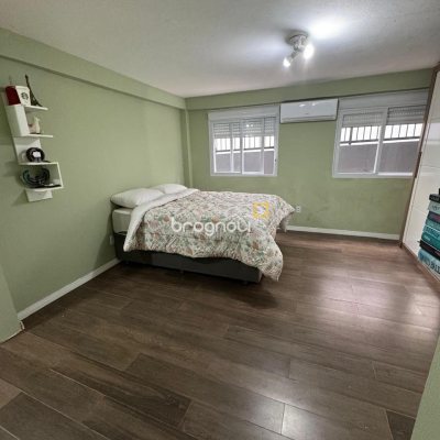 Casa com 142m², 5 quartos (sendo 2 suítes), 1 garagem, no bairro Coloninha em Florianópolis