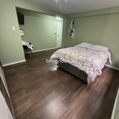 Casa com 142m², 5 quartos (sendo 2 suítes), 1 garagem, no bairro Coloninha em Florianópolis