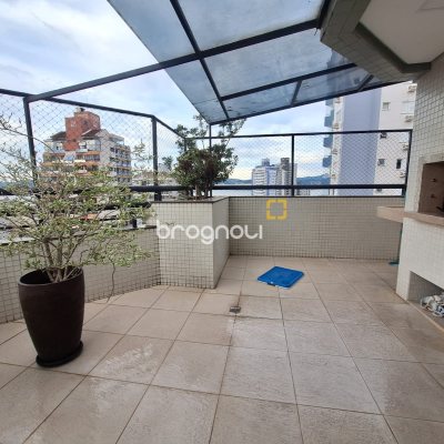 Cobertura com 169m², 3 quartos (sendo 3 suítes), 2 garagens, no bairro Balneário em Florianópolis