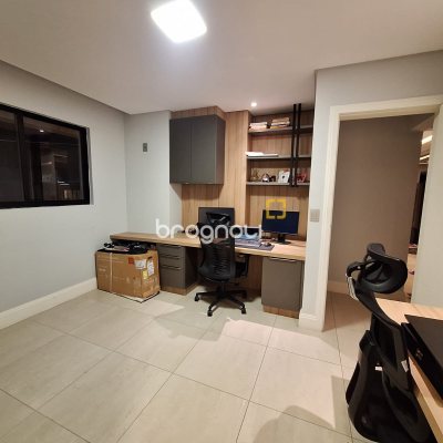 Cobertura com 169m², 3 quartos (sendo 3 suítes), 2 garagens, no bairro Balneário em Florianópolis