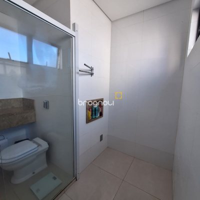 Cobertura com 169m², 3 quartos (sendo 3 suítes), 2 garagens, no bairro Balneário em Florianópolis