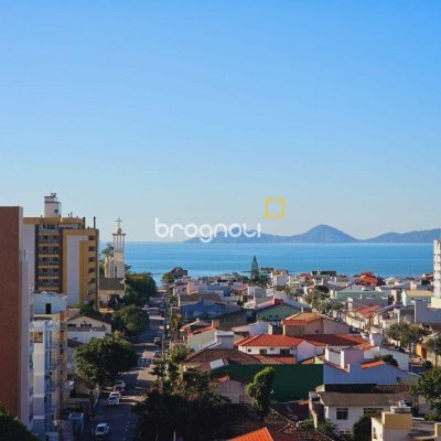 Cobertura com 169m², 3 quartos (sendo 3 suítes), 2 garagens, no bairro Balneário em Florianópolis