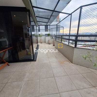 Cobertura com 169m², 3 quartos (sendo 3 suítes), 2 garagens, no bairro Balneário em Florianópolis