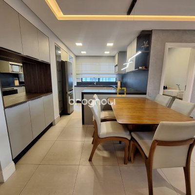Cobertura com 169m², 3 quartos (sendo 3 suítes), 2 garagens, no bairro Balneário em Florianópolis