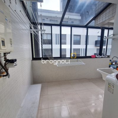 Cobertura com 169m², 3 quartos (sendo 3 suítes), 2 garagens, no bairro Balneário em Florianópolis