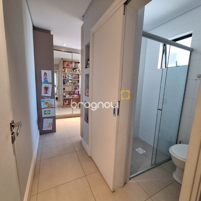 Cobertura com 169m², 3 quartos (sendo 3 suítes), 2 garagens, no bairro Balneário em Florianópolis