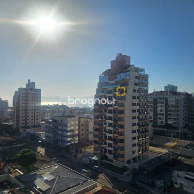 Cobertura com 169m², 3 quartos (sendo 3 suítes), 2 garagens, no bairro Balneário em Florianópolis