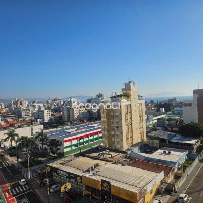 Cobertura com 169m², 3 quartos (sendo 3 suítes), 2 garagens, no bairro Balneário em Florianópolis