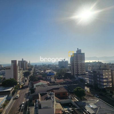 Cobertura com 169m², 3 quartos (sendo 3 suítes), 2 garagens, no bairro Balneário em Florianópolis