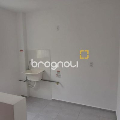 Apartamento com 40m², 2 quartos, 1 garagem, no bairro Sertão do Maruim em São José