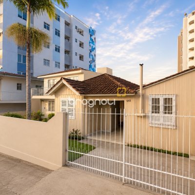 Terreno com 748m², 2 quartos, 2 garagens, no bairro Canto em Florianópolis
